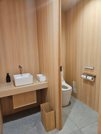 Bathroom 5, Grandia Housen, Awara