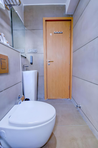 Bathroom 3, Dhruva Inn, Bangalore