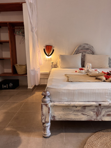 Bedroom 4, Paje By Night, Kusini