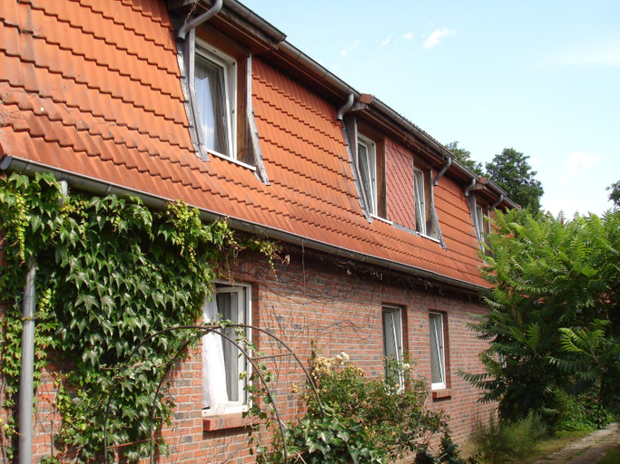 Exterior & Views 1, Landhotel & Restaurant Zum Krug im grunen Kranze, Ludwigslust-Parchim