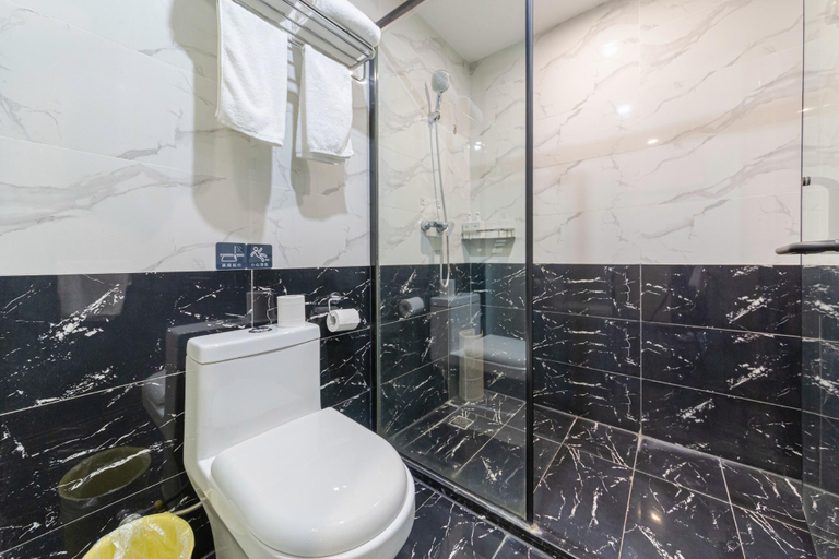 Bathroom 3, Hi Inn Shanghai International Exhibition Center Jidi Road, Shanghai