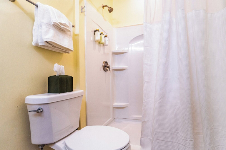 Bathroom 3, Uptown Charlotte 3BR | Grill + Fire Pit, Mecklenburg