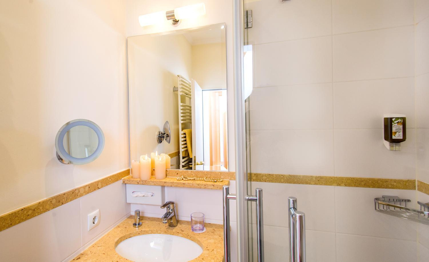 Bathroom 4, Thermenhotel Quellenhof, Passau