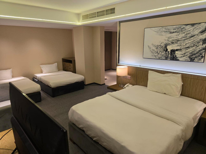 Bedroom 2, The Airport Hotel, Seeb
