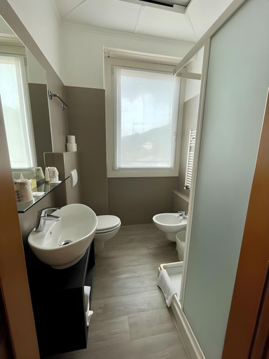 Bathroom 3, Hotel Bazzoni, Como