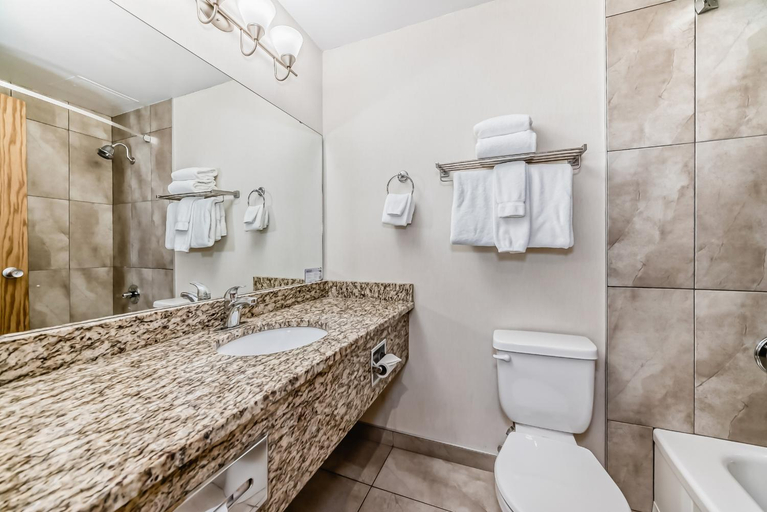 Bathroom 3, Invermere Inn & Suites, East Kootenay