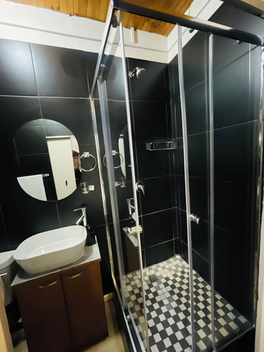 Bathroom 3, Karibu Guesthouse, City of Cape Town