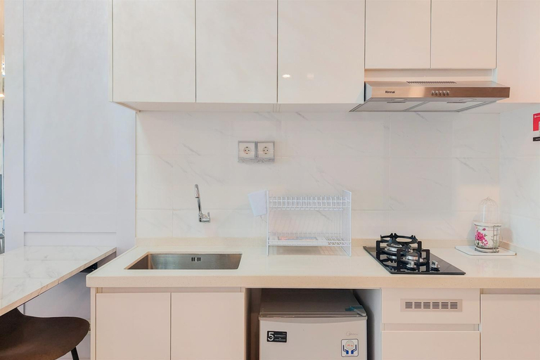 Others 4, Restful and Comfy 2BR at Sky House BSD By Tarvelio, Tangerang