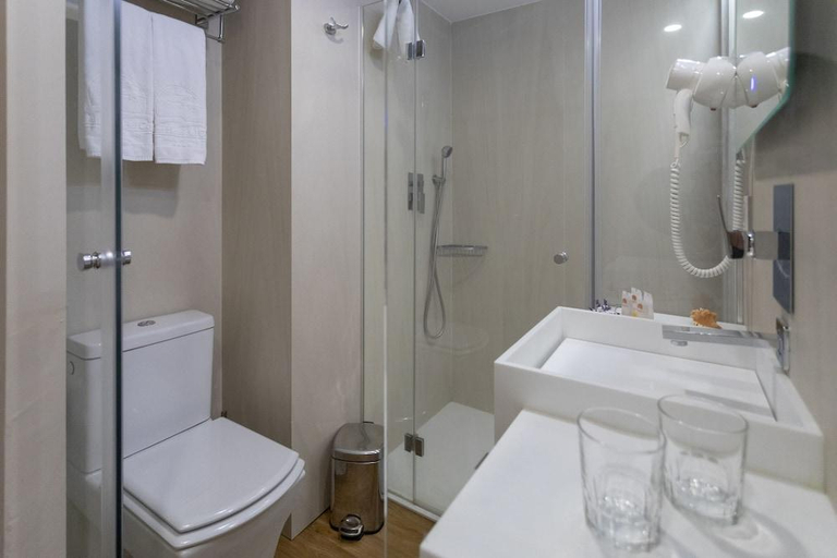 Bathroom 5, Gran Hotel Del Coto, Huelva