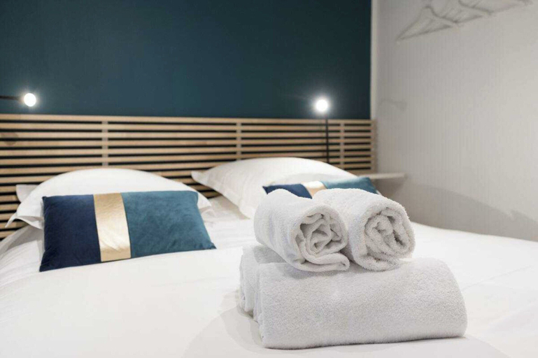 Room 3, Dify Quatre Chapeaux - City Center, Rhône