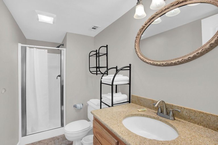 Bathroom 4, Sugar Beach 233, Baldwin