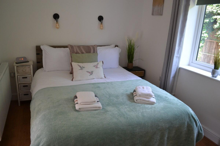 Bedroom, Number 3, Lytton Tree Lodge, Reydon, Southwold, Suffolk