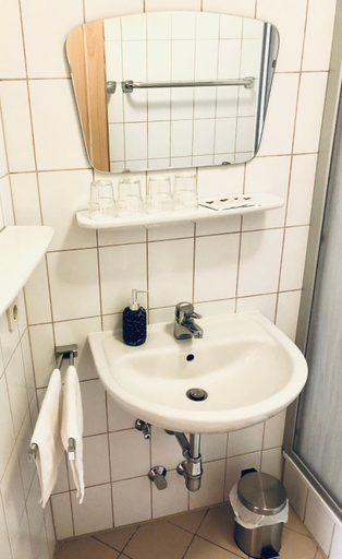 Bathroom 3, Hotel Ledererwirt, Murau