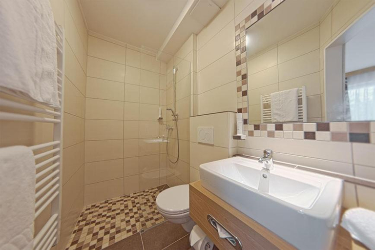 Bathroom 3, Hotel Wubbel, Emsland