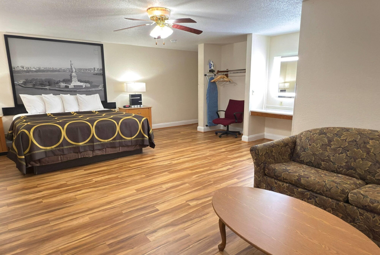 Bedroom 3, Super 8 by Wyndham Anderson/Clemson Area, Anderson