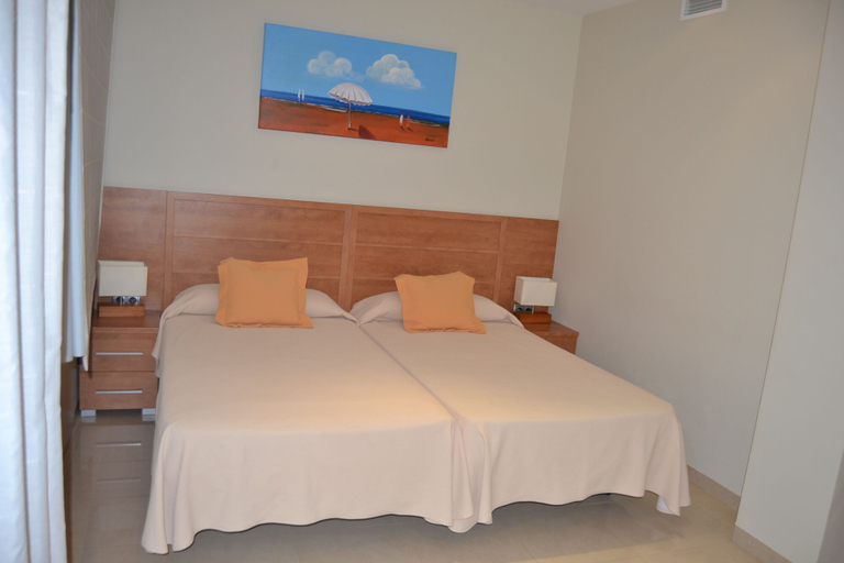 Bedroom 2, Aparthotel Bahía, Murcia