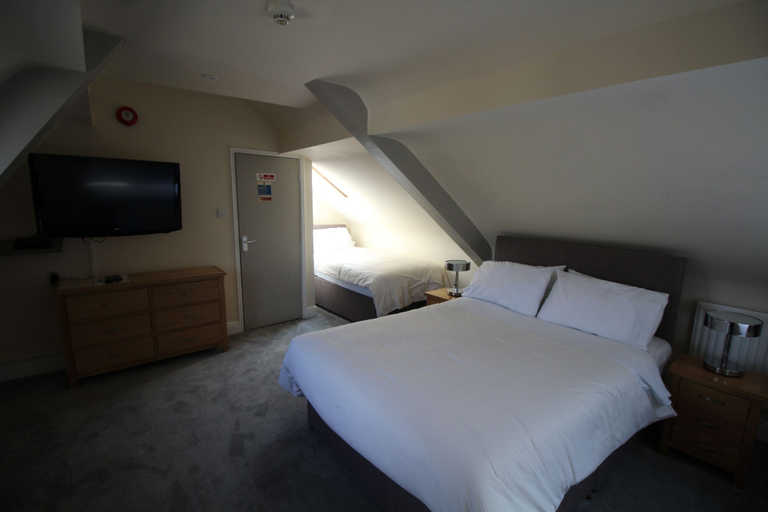 Bedroom 3, The Clothiers Arms, Gloucestershire