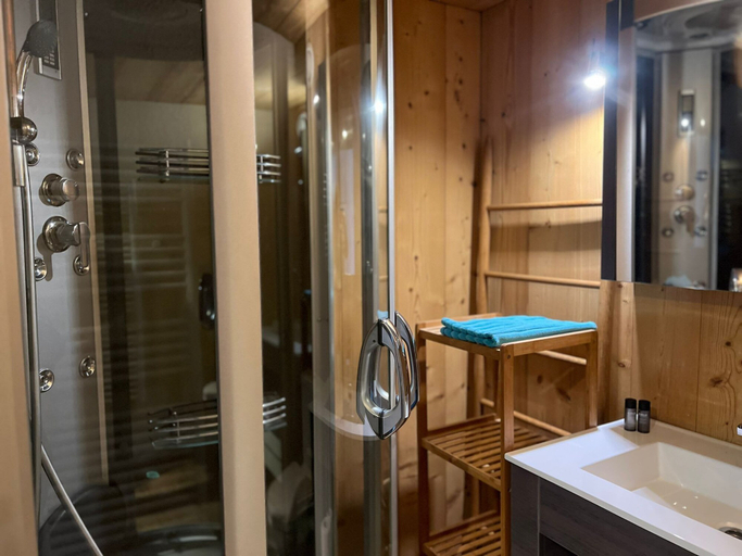 Room 2, Apartment L Aiguille in Front of Gondolas, Haute-Savoie