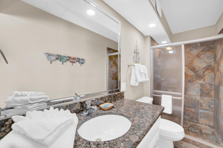Bathroom 1, Sugar Beach 230, Baldwin