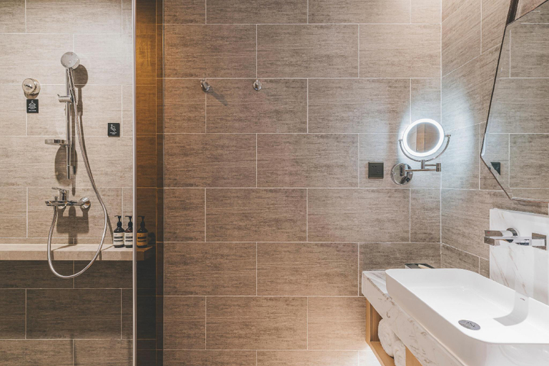 Bathroom 4, Atour Hotel Ningbo Yinzhou Wanda Mingzhouli, Ningbo