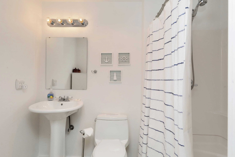 Bathroom 4, Marine View Bluff by Avantstay Waterfront Views, Island