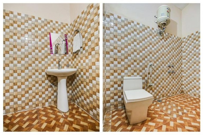 Bathroom 3, Hotel Aashirwad, Chandigarh