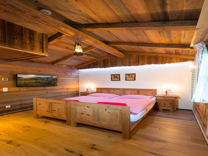 Bedroom 2, Chalet in St. Martin with Sauna  Mountain Views, Sankt Johann im Pongau