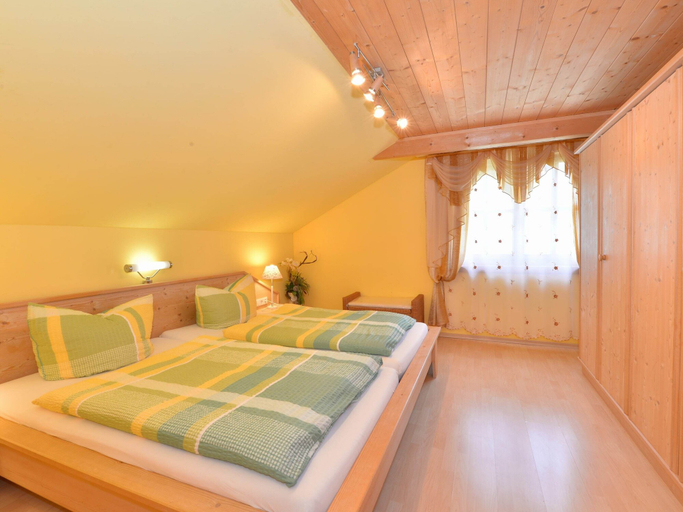 Room 3, Ruhiges Ferienhaus in Drachselsried in Waldnahe, Regen