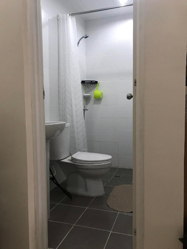 Bathroom 3, The Midpoint Residences - a cozy, modern space!, Mandaue City