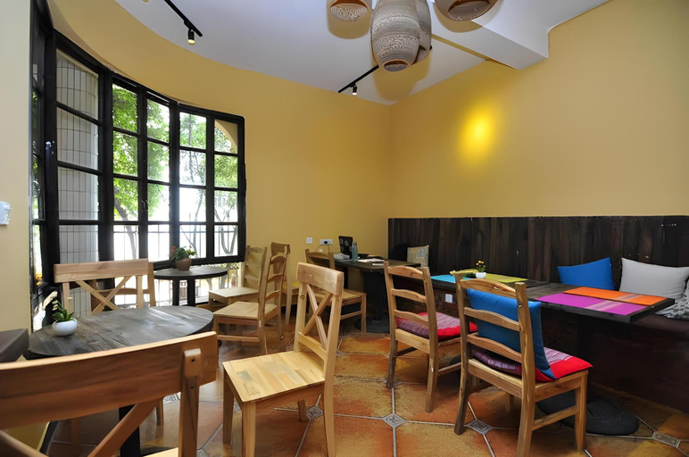 Food & Drinks 5, The Hump Hostel, Kunming