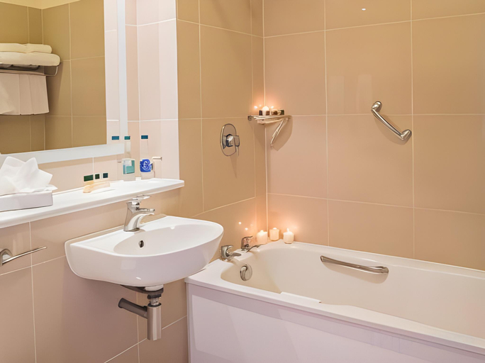 Bathroom 4, Victoria Hotel