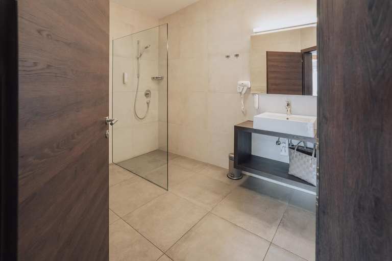 Bathroom 4, Hotel Lisetta, Bolzano