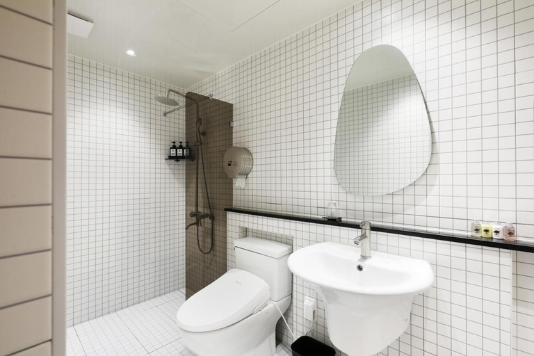 Bathroom 4, Casa Incanto Hotel in Gumi, Gumi
