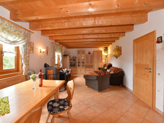Dining 4, Ruhiges Ferienhaus in Drachselsried in Waldnahe, Regen