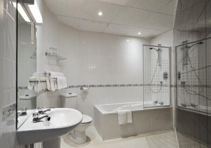 Bathroom 4, Burley Court Hotel, Bournemouth