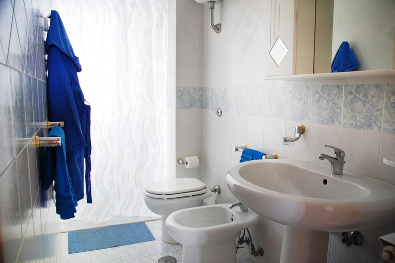 Bathroom 4, Residence Belvedere, Salerno