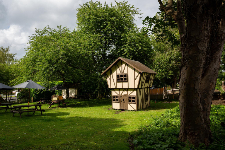 Exterior & Views 2, The Poacher Inn, Hampshire