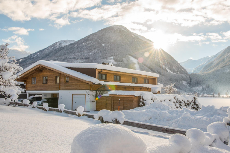 Others 2, Chalet in Neukirchen with Mountain Views, Zell am See