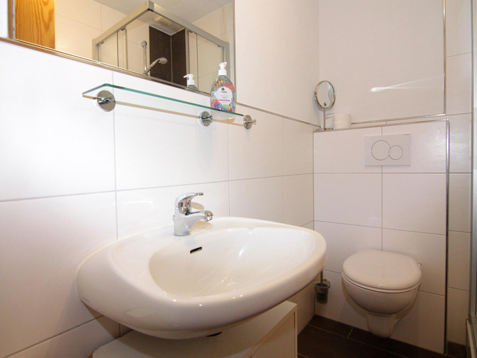 Bathroom 2, Ferienwohnung im Reihenhaus, Friedrichskoog-Spitze, Dithmarschen