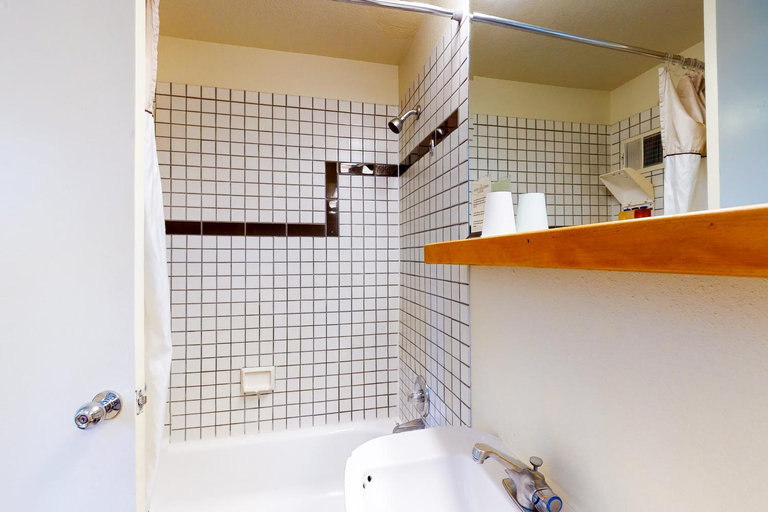 Bathroom 3, Aspen Mountain Lodge, Pitkin