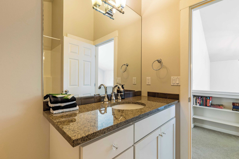 Others 4, Panoramic Saratoga Passage Views Elegant Whidbey Home by Avantstay, Island