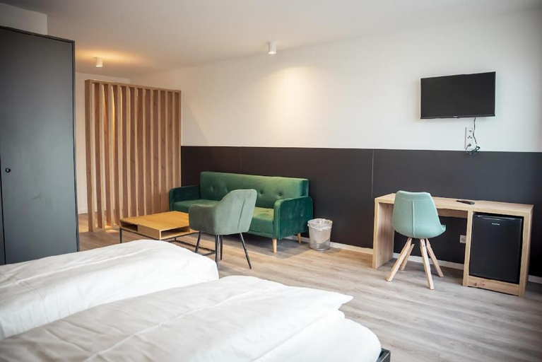 Bedroom 2, Hotel Central Vis a Vis, Mainz