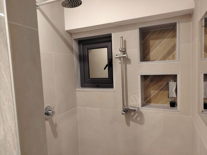Bathroom 3, Tritos - Sleeps 11 - Balcony - Parking - Sea View, Central Macedonia
