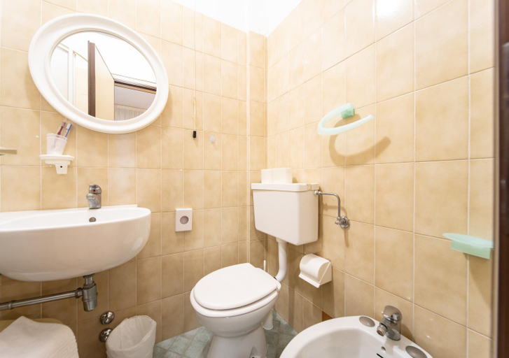 Bathroom 3, Hotel Cortina, Rimini