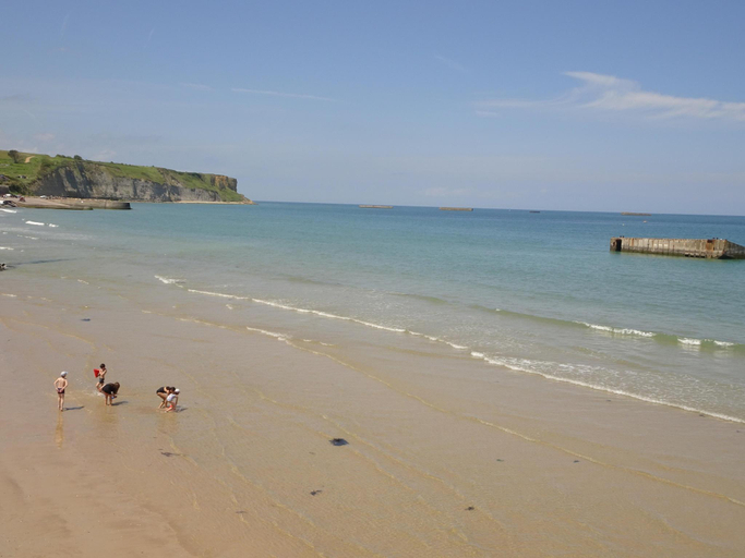 Others 4, Apartment in Arromanches near Sandy Beach, Calvados