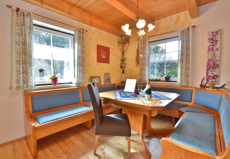 Dining 2, Chalet in Styria With Infrared Sauna, Murau