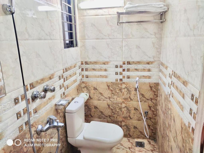 Bathroom 4, Hotel Royal Avenue, Chittagong