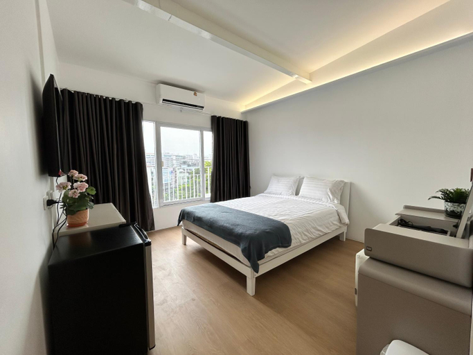 Bathroom 3, Jasmine Space, Khlong San