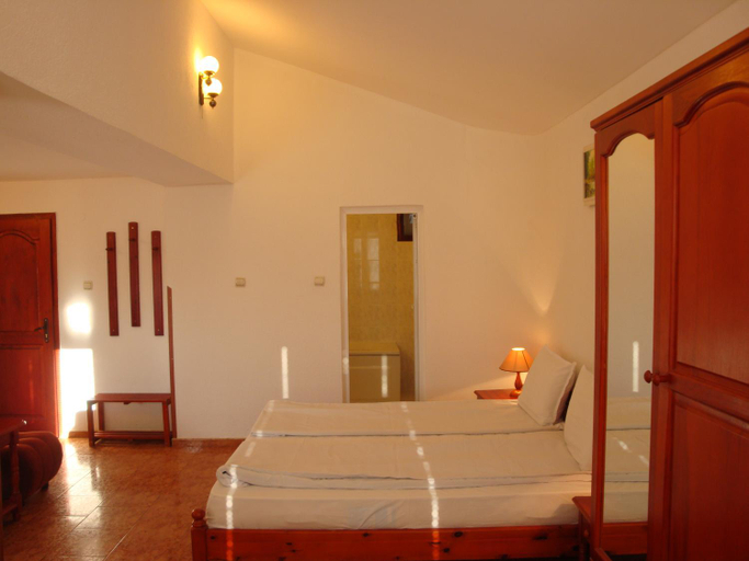 Bedroom 2, Family Hotel Diana, Rodopi