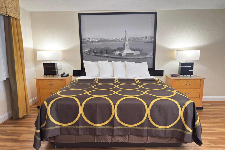 Bedroom 3, Super 8 by Wyndham Anderson/Clemson Area, Anderson